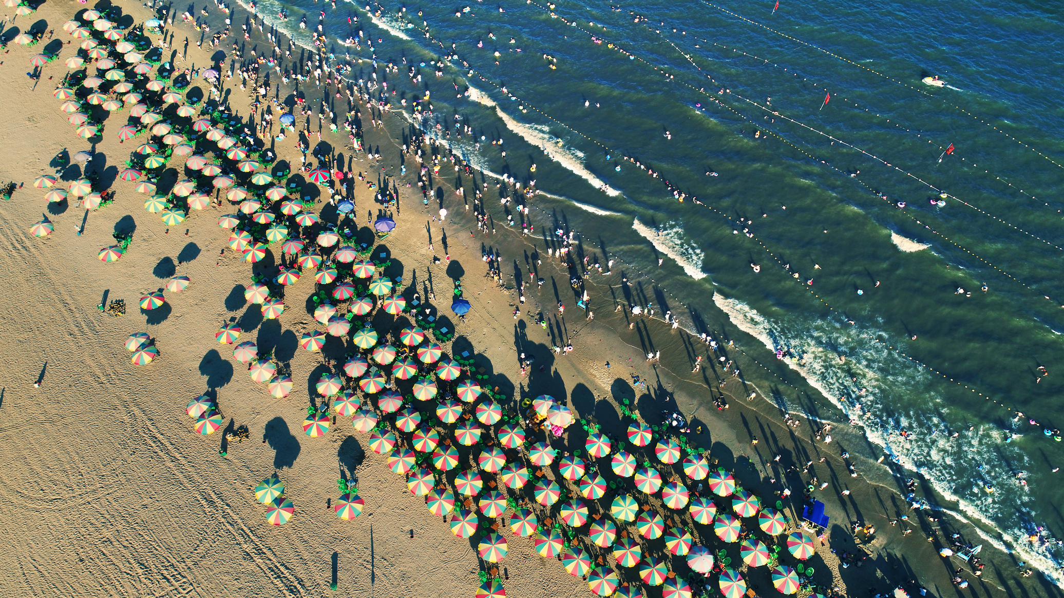 5 第一滩浴场丘立贺摄.jpg